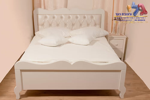 מיטה וחצי מעץ