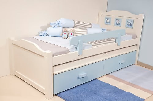 מיטת ילדים מעוצבת מעץ מלא דגם נפוליאון