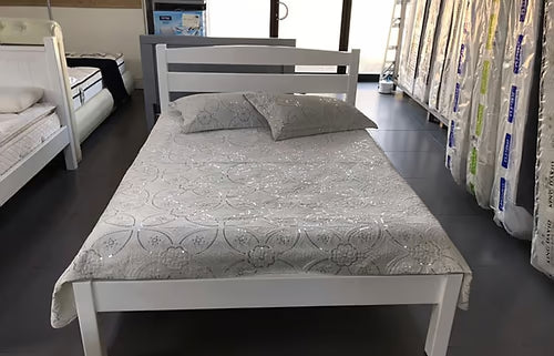 מיטה וחצי מעץ