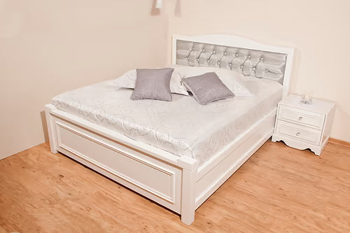 מיטה וחצי מעץ